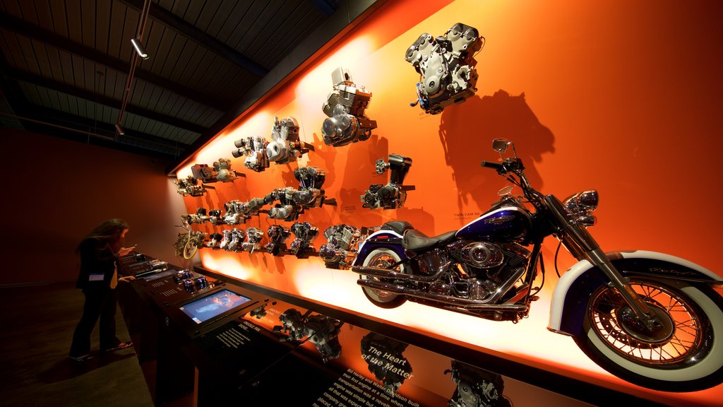 Harley-Davidson Museum mostrando vistas internas