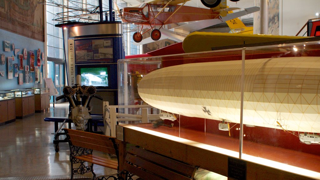 Museo del Aire y del Espacio de San Diego que incluye aeronave y vistas interiores