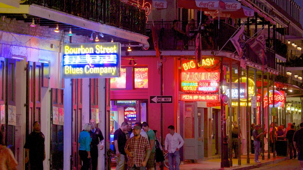 French Quarter showing street scenes