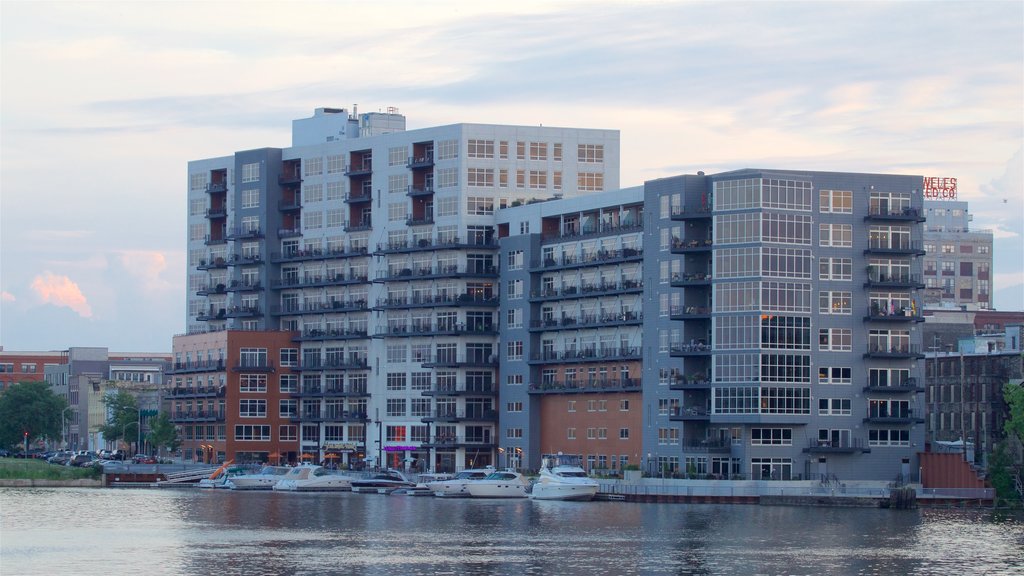 Historic Third Ward qui includes rivière ou ruisseau et coucher de soleil