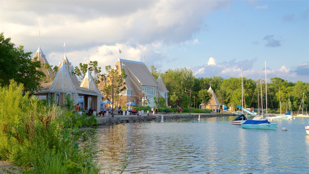 Lake Harriet, Minneapolis, Minnesota, Estados Unidos de América que incluye una bahía o un puerto y un lago o espejo de agua