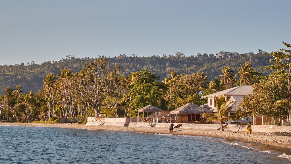 Bahía Mele mostrando una playa de arena, escenas tropicales y vista general a la costa