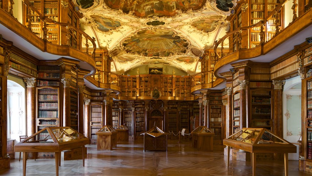 Biblioteca de la Abadía de Saint Gall que incluye elementos patrimoniales y vista interna