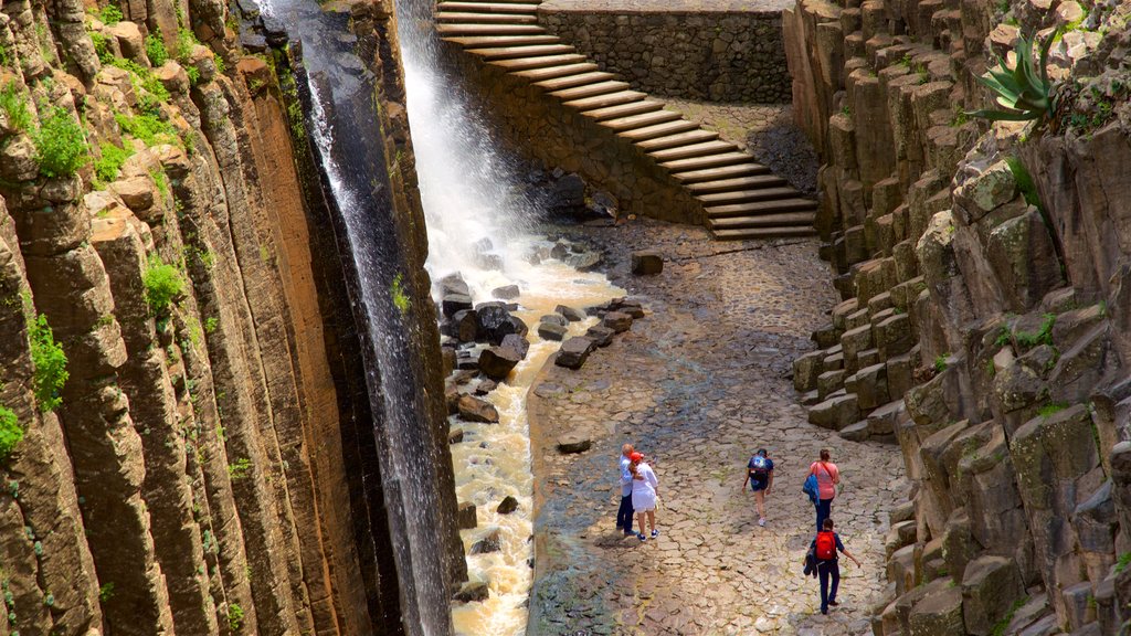 Prismas Basalticos Waterfall