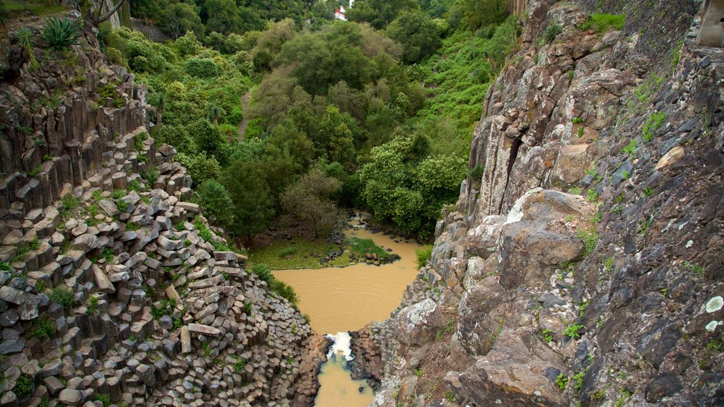 Prismas Basalticos Waterfall