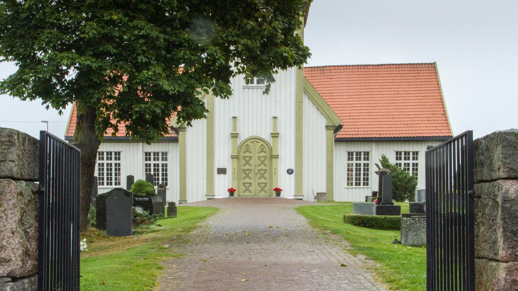 Kongsvinger ofreciendo una iglesia o catedral y un cementerio