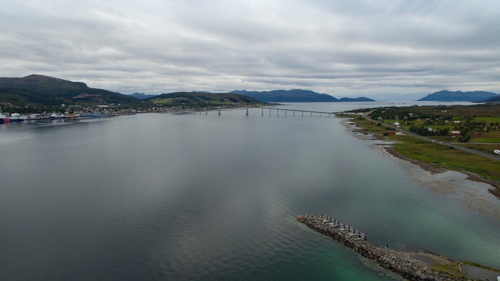 Sortland showing a river or creek