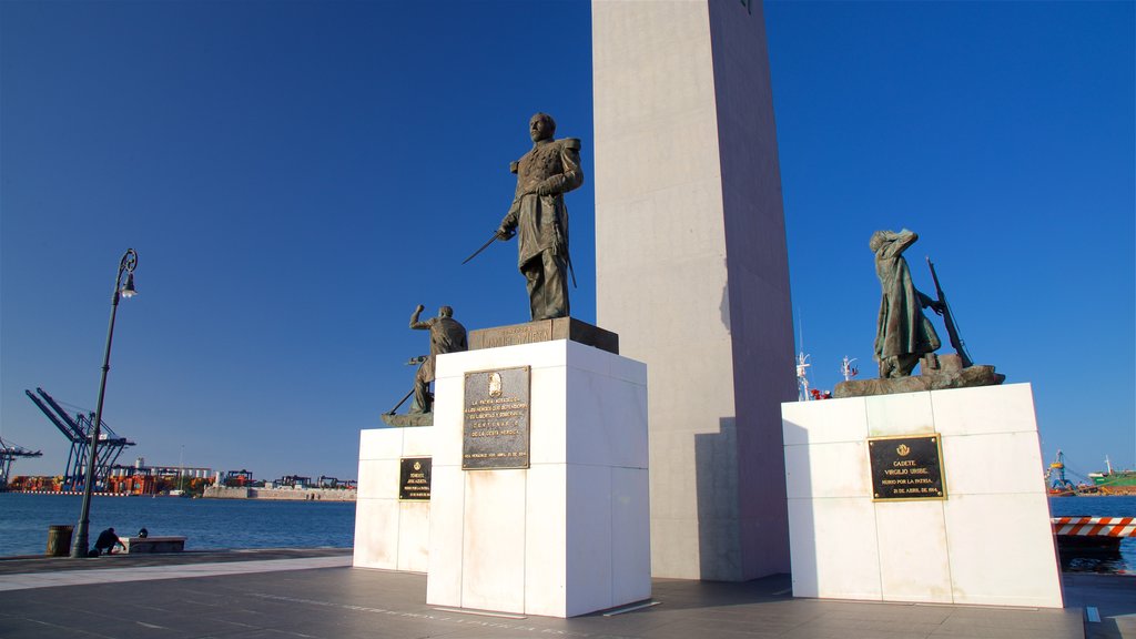 Veracruz mostrando una estatua o escultura