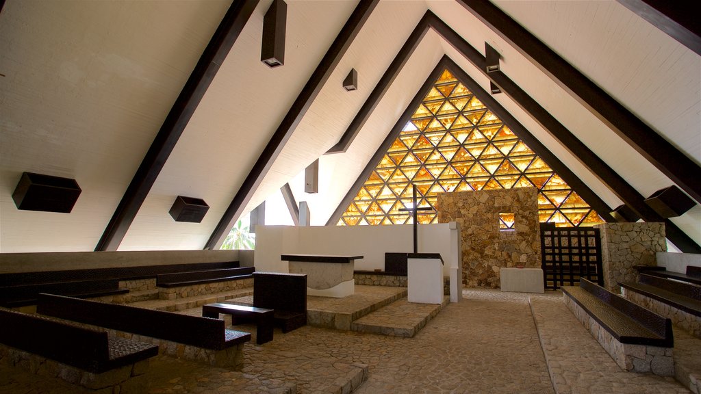 Capilla de la Paz showing interior views and a church or cathedral