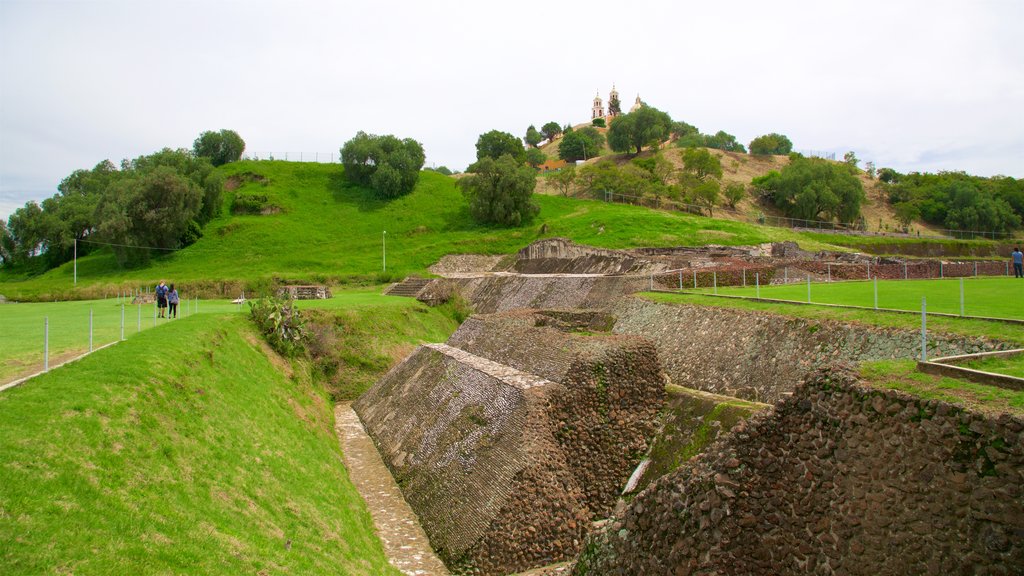 Grande Pirâmide de Cholula caracterizando ruínas de edifício e elementos de patrimônio