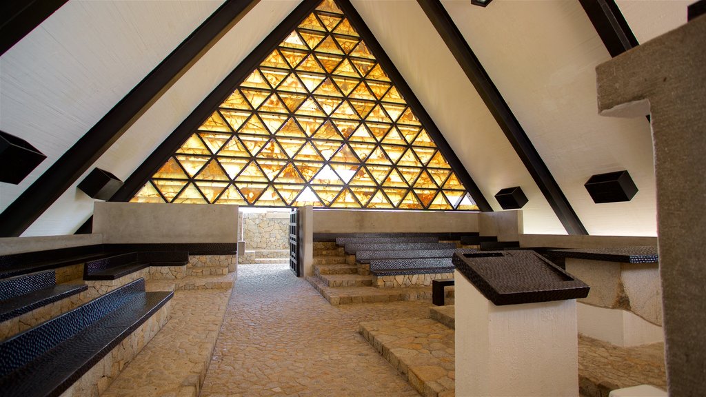 Capilla de la Paz showing a church or cathedral and interior views