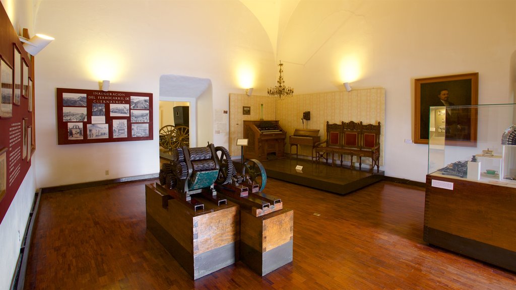 Museo palacio de Cortés ofreciendo elementos del patrimonio y vistas interiores