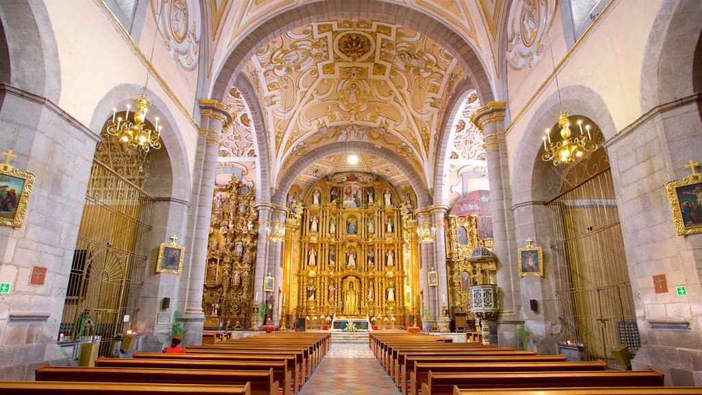 Iglesia de Santo Domingo mostrando elementos del patrimonio, una iglesia o catedral y vistas interiores