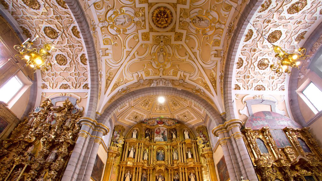 Santo Domingo Church showing interior views, heritage elements and a church or cathedral