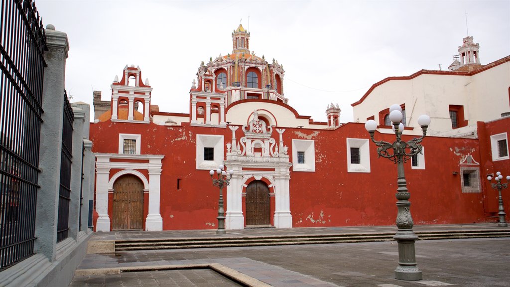 Kerk van Santo Domingo inclusief een plein