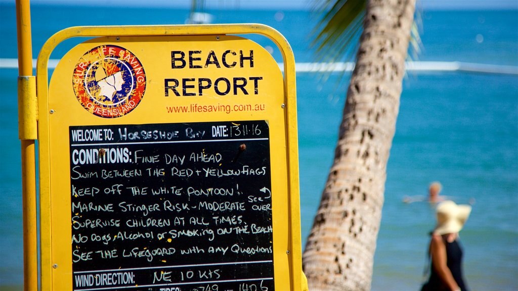 Magnetic Island joka esittää kyltit ja yleiset rantanäkymät