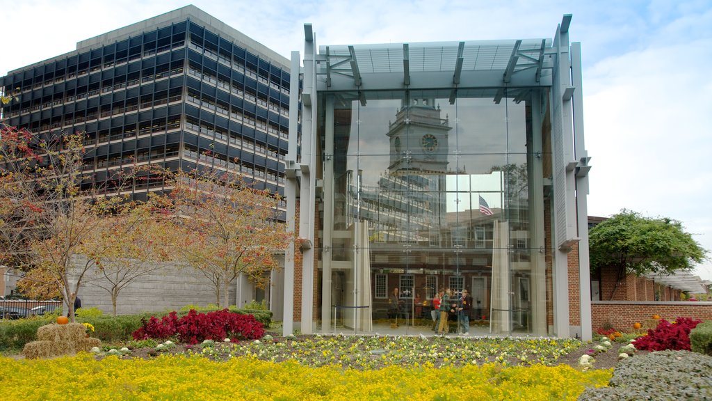 Liberty Bell Center showing flowers and a city