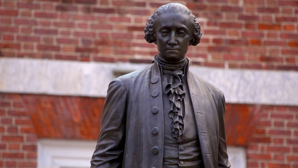 Liberty Bell Center qui includes une statue ou une sculpture et un monument