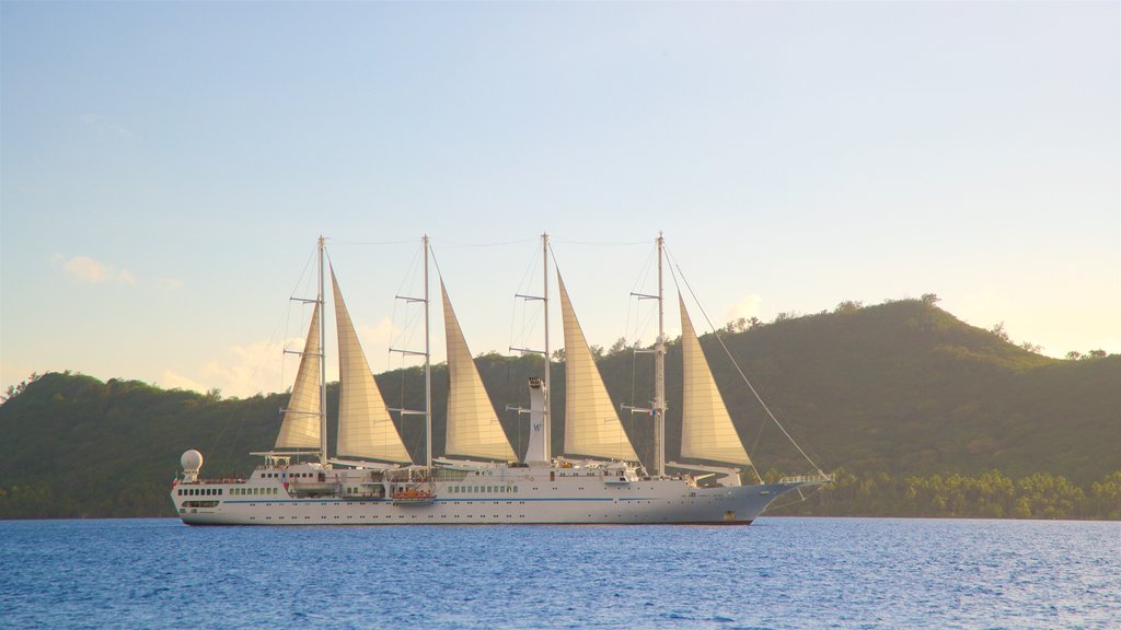 Vaitape ofreciendo crucero, vistas generales de la costa y una puesta de sol