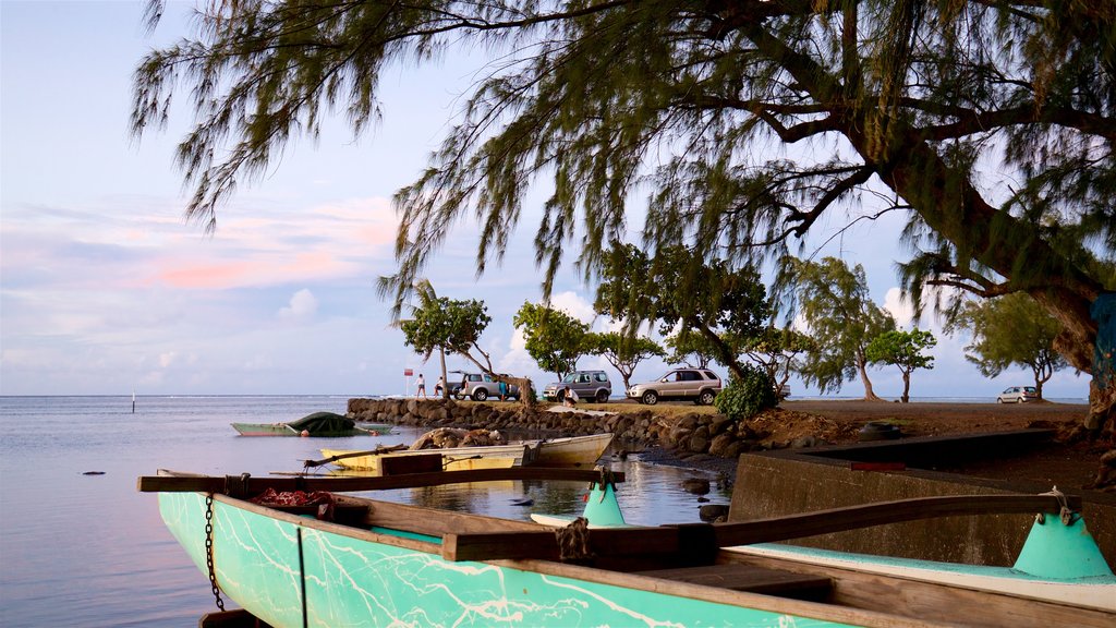 Mahina showing tropical scenes, general coastal views and a sunset