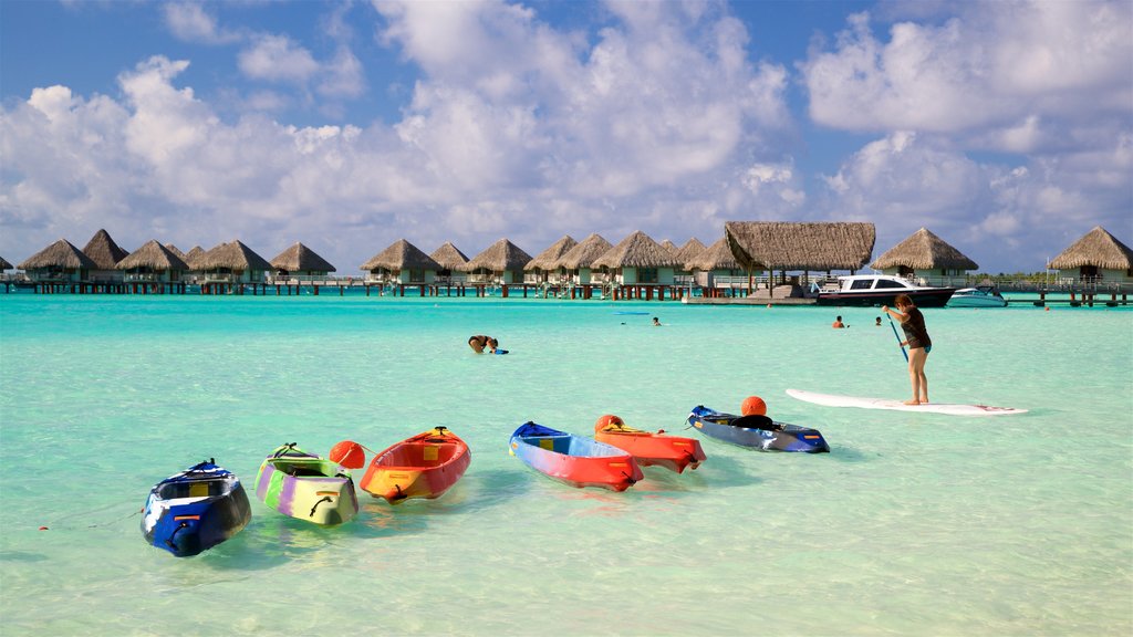 Playa de Le Meridien mostrando kayak o canoa, vistas generales de la costa y escenas tropicales