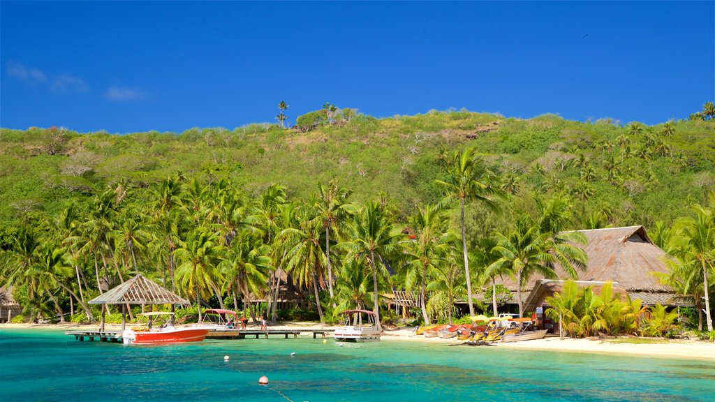 Playa de Sofitel Resort que incluye una playa de arena, vistas generales de la costa y escenas tropicales