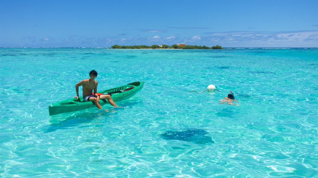 Playa Tiahura mostrando snorkel, kayaks o canoas y vista general a la costa