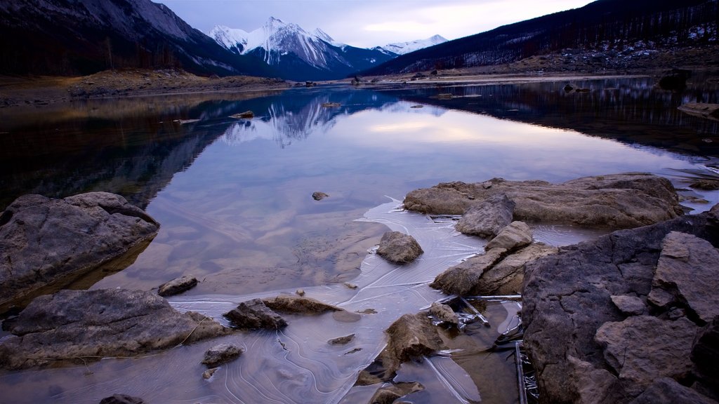 Medicine Lake caracterizando um lago ou charco