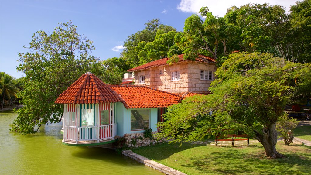 Josone Park que incluye un río o arroyo