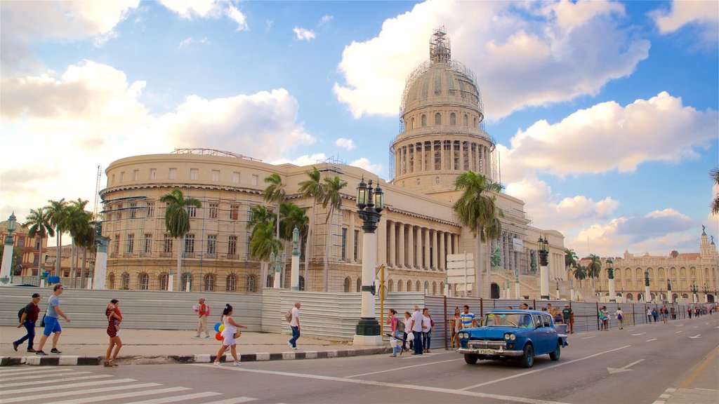 Capitolio Nacional mostrando una puesta de sol y patrimonio de arquitectura