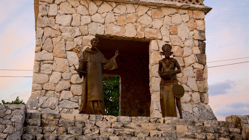 Cozumel showing a statue or sculpture, a monument and a sunset