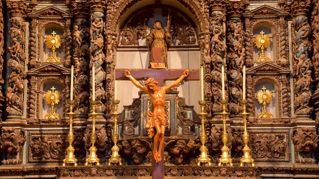 Catedral  de Faro que incluye aspectos religiosos, una iglesia o catedral y vistas interiores