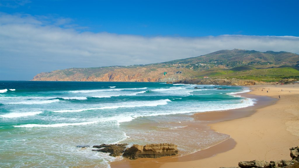 Praia do Guincho caracterizando cenas tranquilas, paisagens litorâneas e surfe