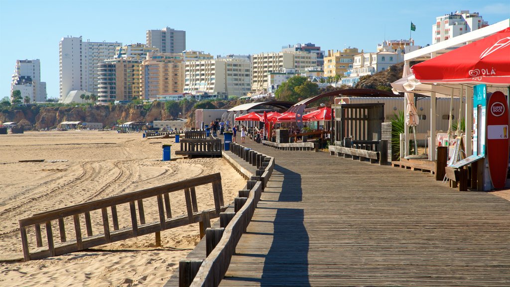 Praia da Rocha mostrando una playa de arena