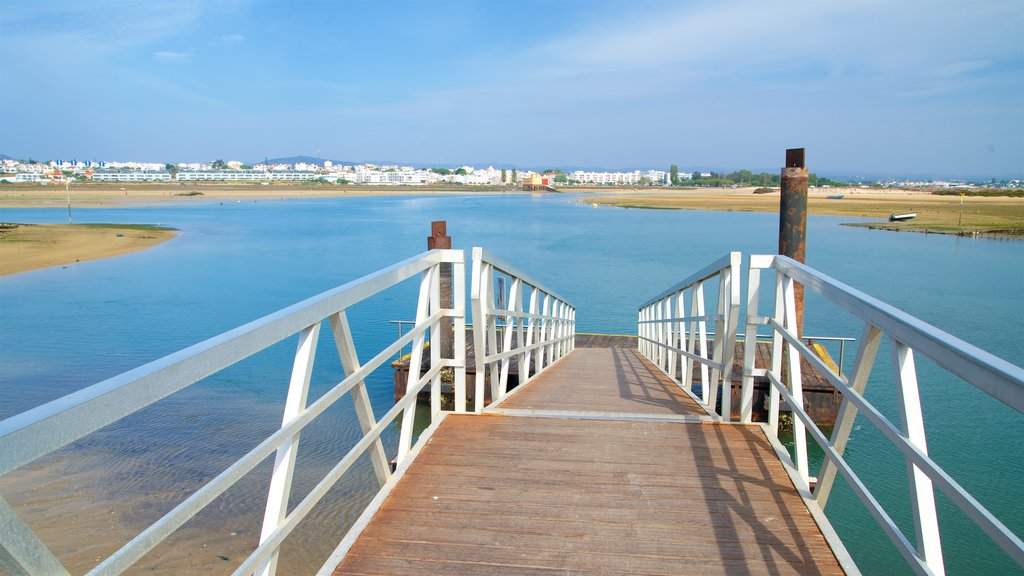 Playa Fuzeta ofreciendo un río o arroyo