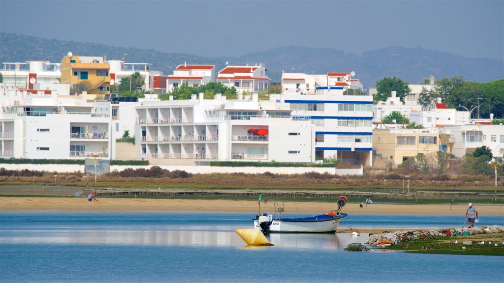 Pantai Fuzeta yang mencakup sungai