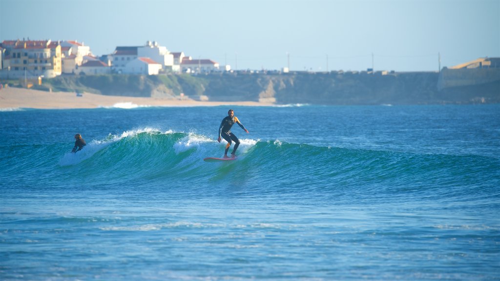 Supertubos Beach mostrando olas, vistas generales de la costa y surf