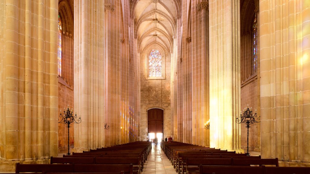 Batalha Monastery which includes interior views, a church or cathedral and heritage elements