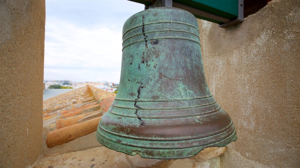 Faro-katedralen som inkluderar historiska element