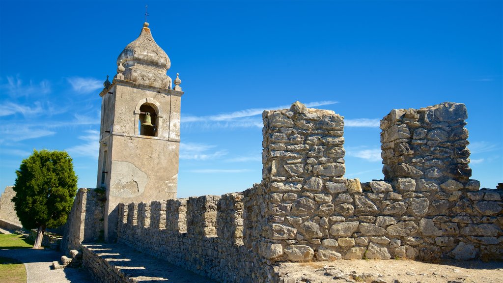 Castillo de Montemor-o-Velho ofreciendo elementos patrimoniales