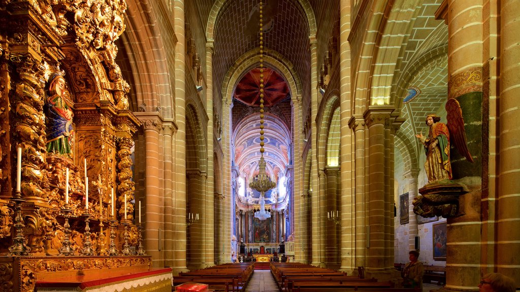 Evora Cathedral showing interior views, heritage elements and a church or cathedral