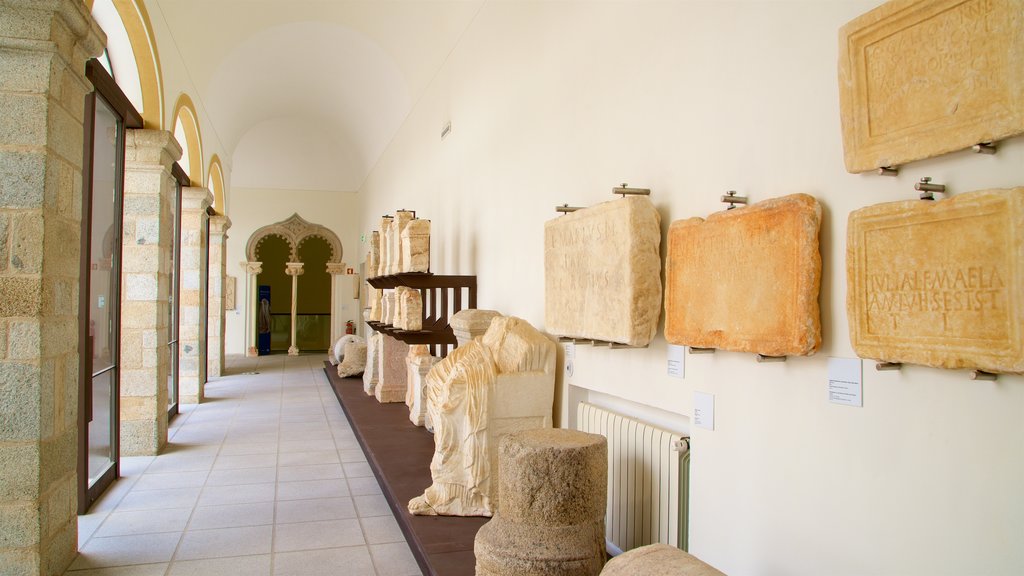 Museu de Évora caracterizando elementos de patrimônio e vistas internas