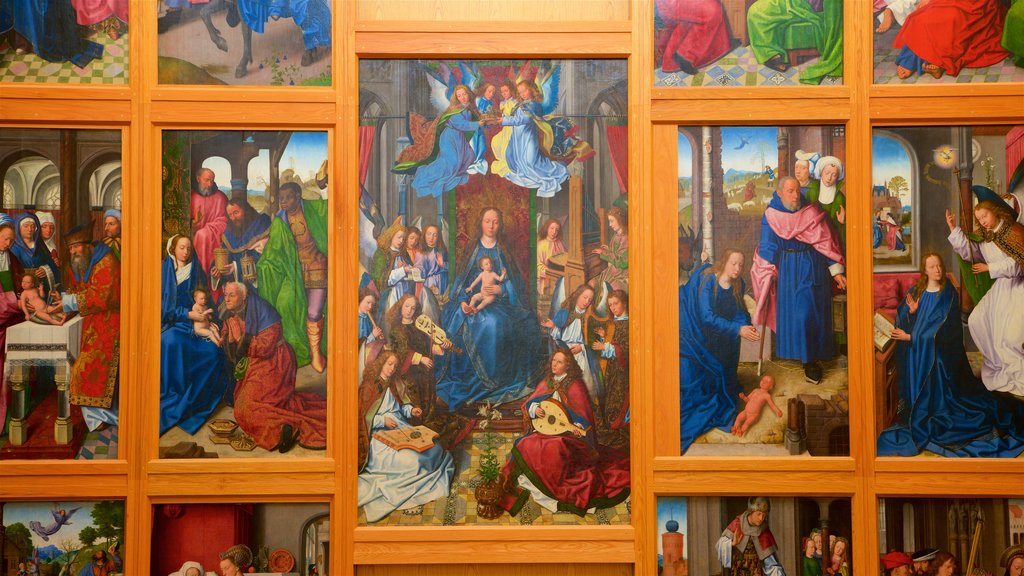 Evora Museum toont interieur, religieuze elementen en kunst