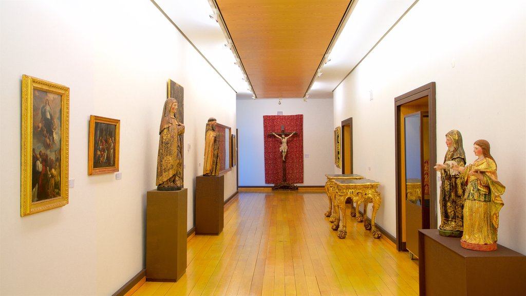 Evora Museum featuring art, interior views and religious aspects