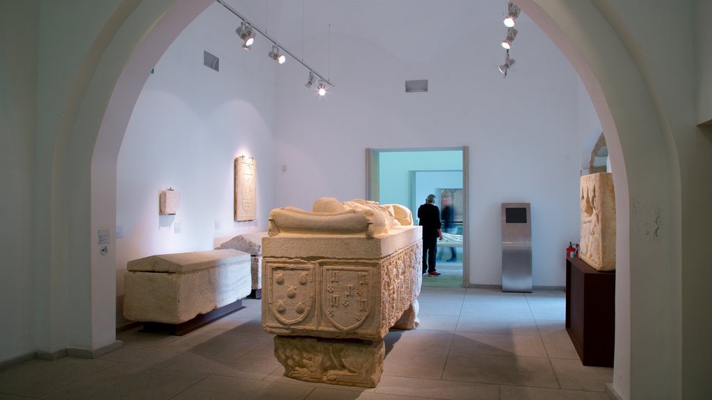 Evora Museum toont interieur en historisch erfgoed