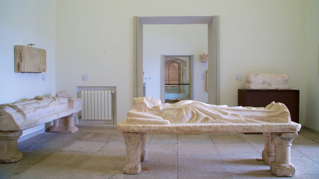 Museu de Évora caracterizando elementos de patrimônio e vistas internas