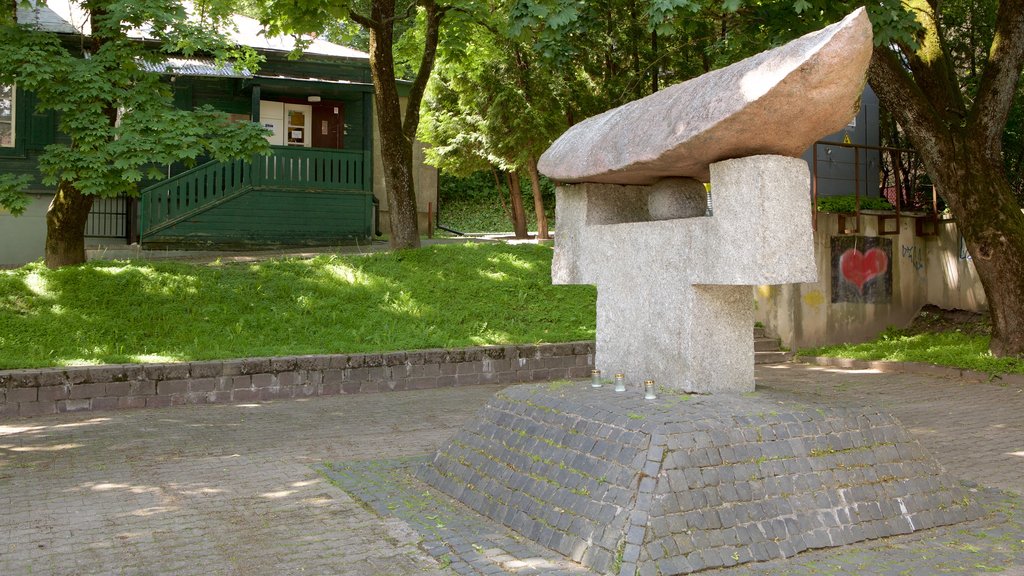 Holocaust Museum showing outdoor art and a park