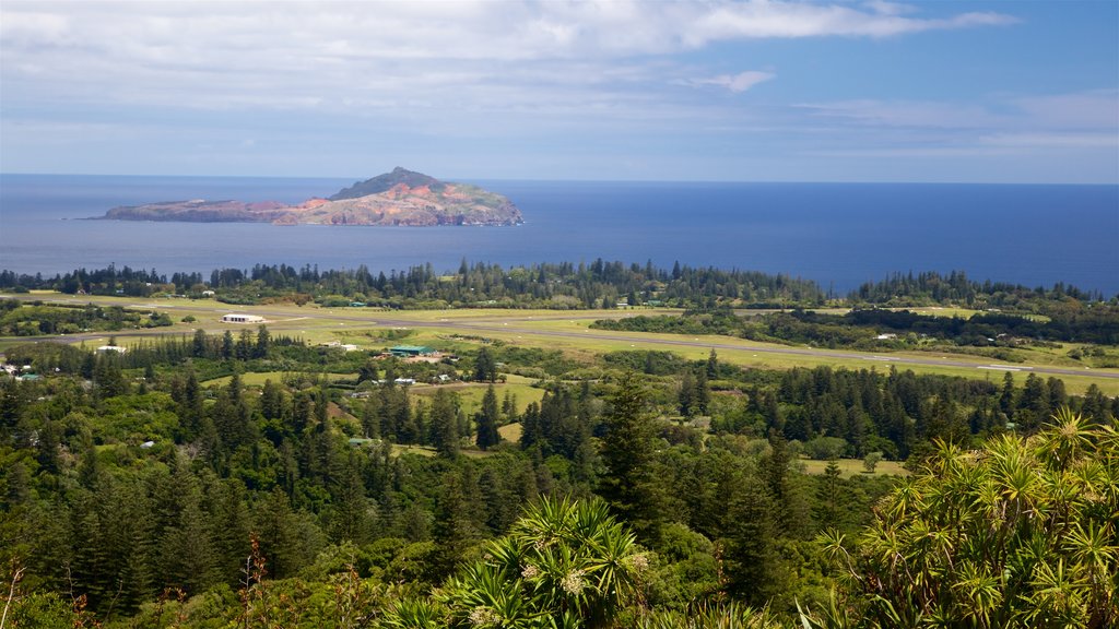 Mount Pitt ofreciendo vistas de una isla, escenas tranquilas y vistas de paisajes