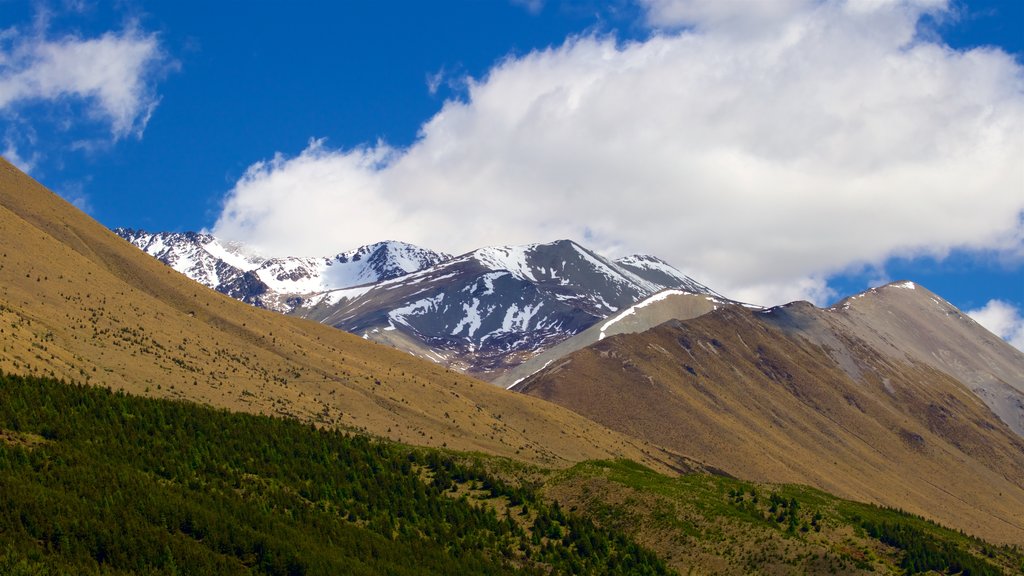 Parque Nacional Mount Cook ofreciendo montañas y escenas tranquilas