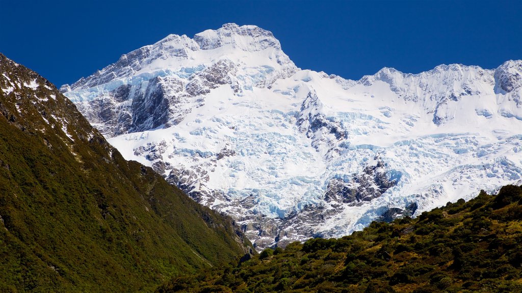 Parque Nacional Mount Cook que incluye escenas tranquilas, nieve y montañas